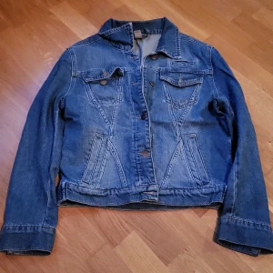 Jeans jacka - Jacka i bra skick