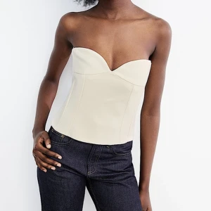 Zara korsett - Säljer denna super snygga korsett från Zara i xs, men passar även S. Endast använt 1 gång och kommer inte till användning. 