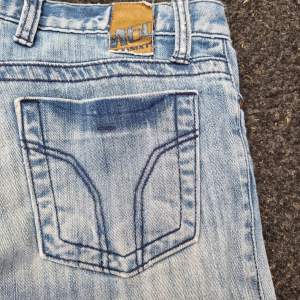 Säljer dessa snygga lågmidjade jeans då de tyvärr är lite för stora för mig. De är från miss sixty och är i st 26. 💞