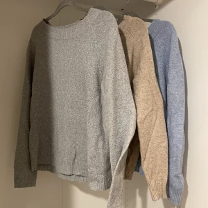 Vila och vero moda tröjor - Säljer dessa 3 tröjor från vila och vero moda. 3 identiska stickade tröjor, säljer 1 för 250, 2 för 400 och 3 för 500! Perfekt att fylla på lagret me stickad tröjor inför hösten🤩 Hör jätte gärna av er vid frågor!🥰