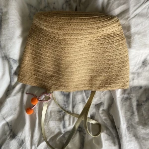 Strandväska Lindex  - Strandväska från Lindex jag haft i många år. Bandet på ”handtagen” är avtagbart. Bra skick. 