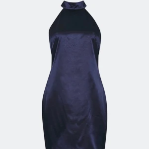 Klänning  - Kort halterneck klänning från BikBok.  Helt oanvänd, lappar är kvar