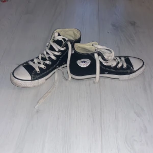 Converse  - Svarta Converse i användt skick, 22cm (ej fri frakt)