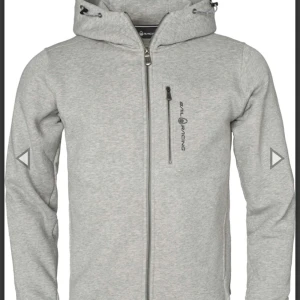  Sail racing hoodie -   Säljer nu min fina sail racing hoodie eftersom den inte kommer till användning. Köpte hoodie för 1200kr. 💕