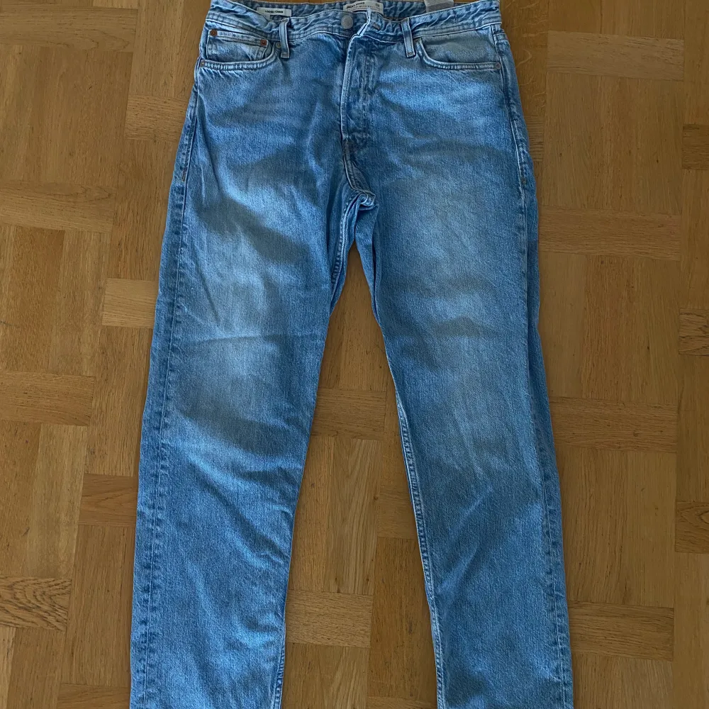 Fina jeans från Jack & Jones. Säljer billigt  Storlek 32/34. Jeans & Byxor.