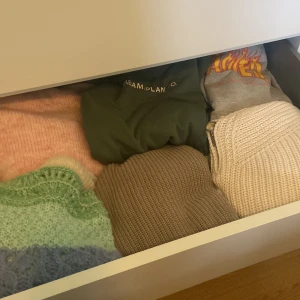 Genser - Selger alle genserne man ser på 1 bilde😊 📸 send melding om du ønsker bilder av dem også!! NB: Kan selge det hver for seg