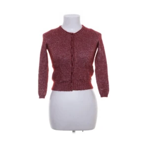 Stockholmstil kofta - Bra skick! 💗Den är i storlek S fast sitter som xs/xxs. Säljer då ja köpte på Sellpy men den var för liten för mig!