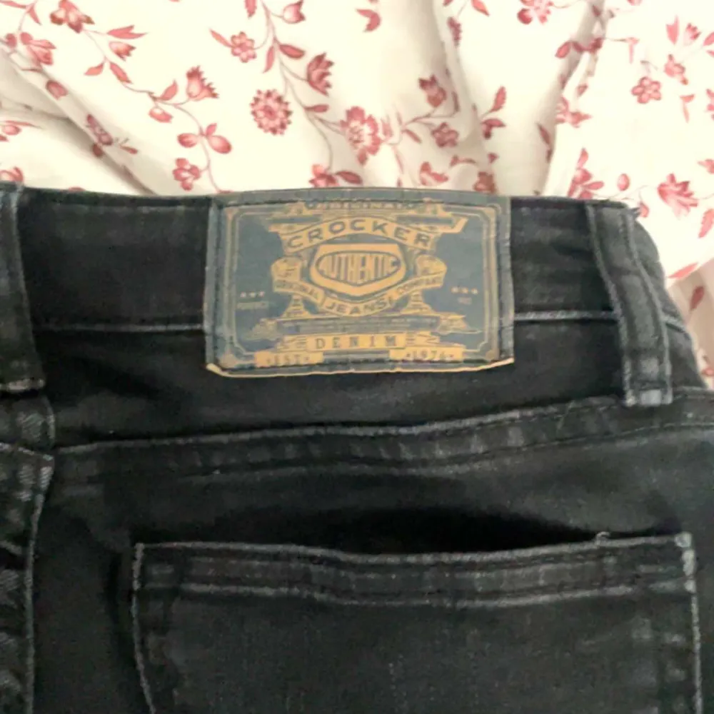 Jättesnygga bootcut jeans, men dom börjar bli för små för mig. Dom är fortfarande i bra skick . Jeans & Byxor.