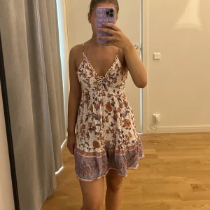 Fin klänning💜 - Mönstrad klänning, super bekväm💜