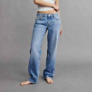 💙säljer dessa jättefina jeansen i nyskick från Gina tricoti storlek 32. Tyvärr  för små för mig. 💙