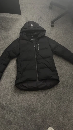 Sail racing vinterjacka  - Fräsch knappt använd sail racing vinterjacka, köpte den förra hösten och använd under halva den vintern. Den är i storlek M men passar även S. 