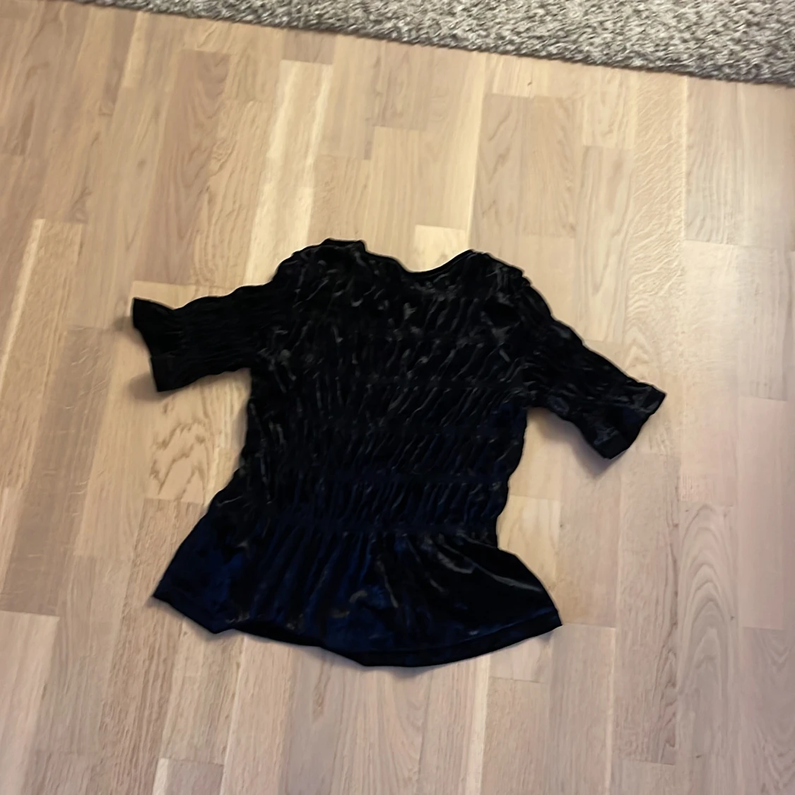 Säljer nu denna lite festliga tröjan. - 90