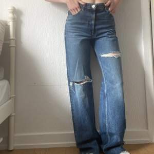 Säljer dessa jeans i från zara! Jag är 170 och de är lite för långa, frakt tillkommer<33
