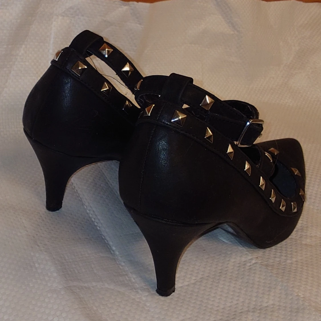 Pumps med nitar - 91