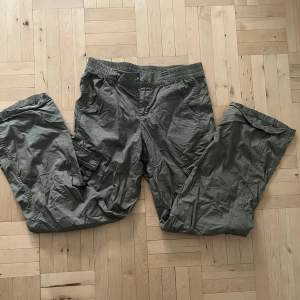 Coola Cargopants i khaki färg. Skriv vid funderingar💘(