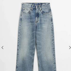 Riktigt fina bootcut jeans i bra skick! Köpt förra vintern och säljer då de tyvärr är för små. Nypris 1900 ❗️sista bild är samma modell men annan färg