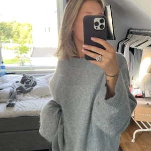 Ljusblå Mohair mix tröja  - Fin tröja som jag köpt här på plick, blev fel då färgen uppfattades grå på hennes bild. Så vill därför förtydliga att den är ljusblå. Superfint skick! Tryck inte på köp DIREKT utan skriv privat om du är intresserad av att köpa! 💛