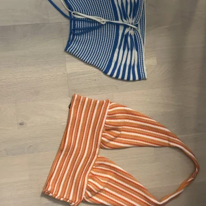 2 toppar  - Den orangea är från H&M och den blå/vita är från shein. 