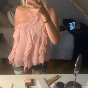 Blus  - Super snygg topp från zara. Pris går att diskutera