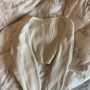 Bolero - Stickad bolero från hm, säljer då den är för stor till mig. Stl S❤️100kr +frakt