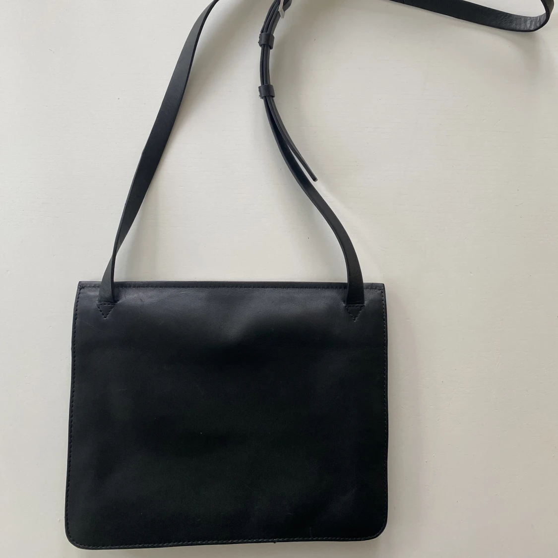 Snygg svart skinnväska  - 90