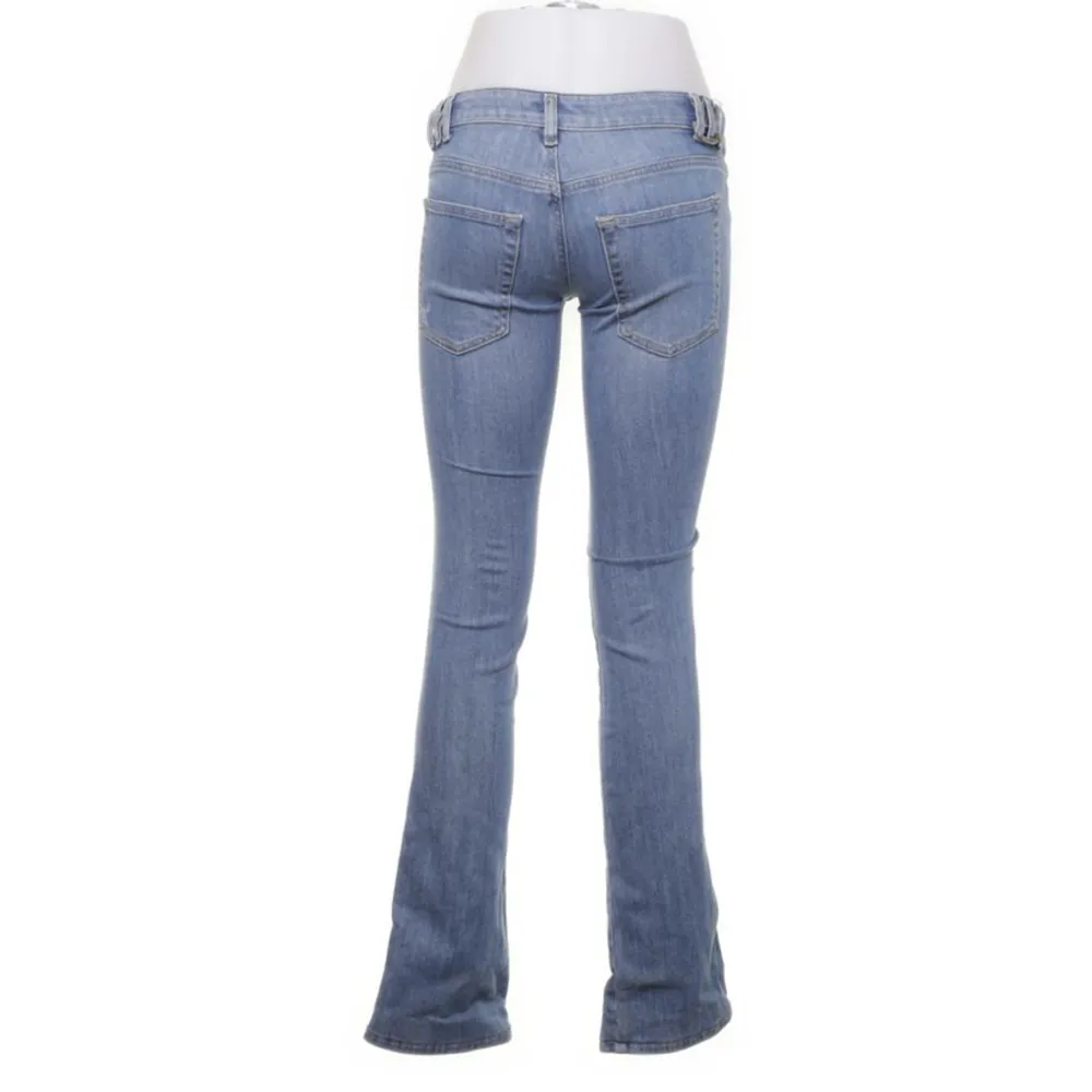 Så fina lågmidjade jeans från diesel, köpta på sellpy men va tyvärr för små för mig. Strl 26, jättefint skick, 350kr 🩷 . Jeans & Byxor.