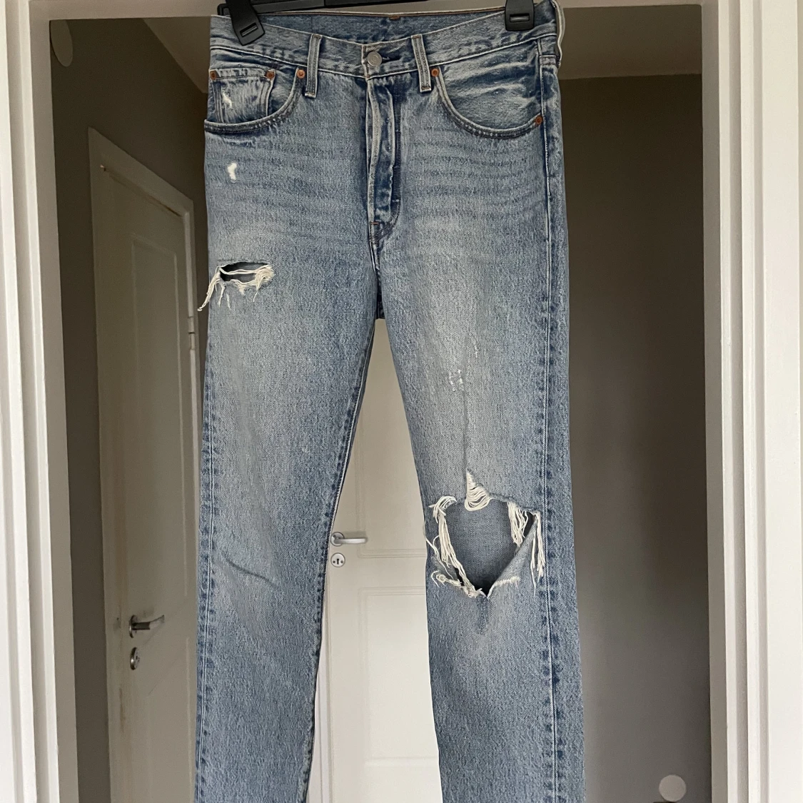 Ljusa Levis jeans