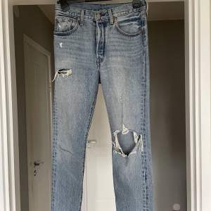 Sjukt snygga Levis jeans i storlek 26. Endast använda en gång! 