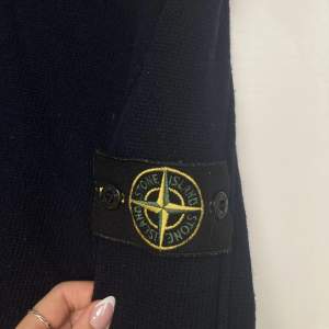 Tröja från Stone Island i superfint skick. Kvitto finns.