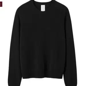 Superfin W.C stickad svart tröja i storlek L men är mer som en S/M💗 Kan tänka mig att sälja vid bra bud🫶🏼🫶🏼