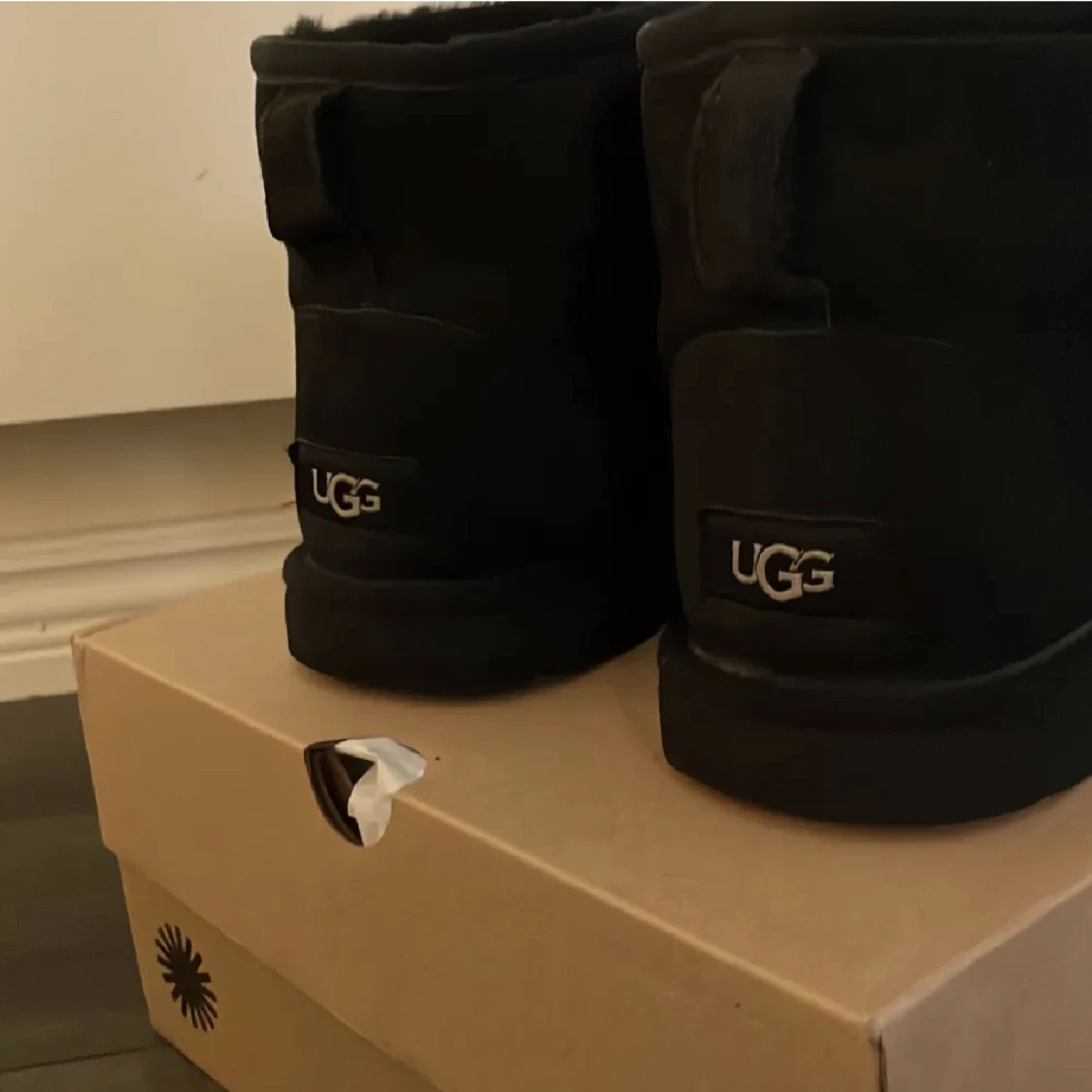 Svarta uggs  - 90
