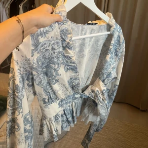 Design by si - Hej! Säljer denna topp, helt oanvänd😍