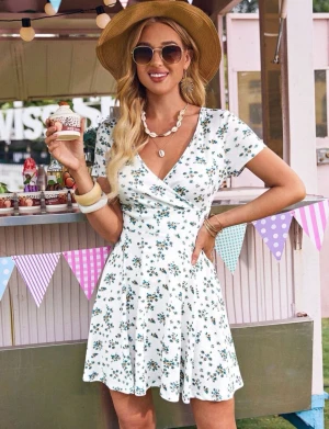 Jättesöt klänning - Älskar denna klänning men sen börjar bli för liten tyvärr. Använt fåtal gånger men är i toppenskick