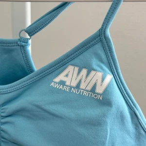 Träningsbh aware nutrition (aldrig använd) - Aldrig använd, träningsbh med bra stöd! Inläggen går att ta ut💙