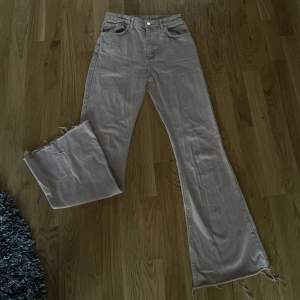 Helt nya Bootcut jeans som endast är testade, aldrig använda. Säljer pga för små. Stl W26