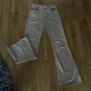 Bootcut jeans - Helt nya Bootcut jeans som endast är testade, aldrig använda. Säljer pga för små. Stl W26