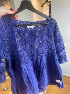 Odd Molly blus - Mörkblå blus från Odd Molly 