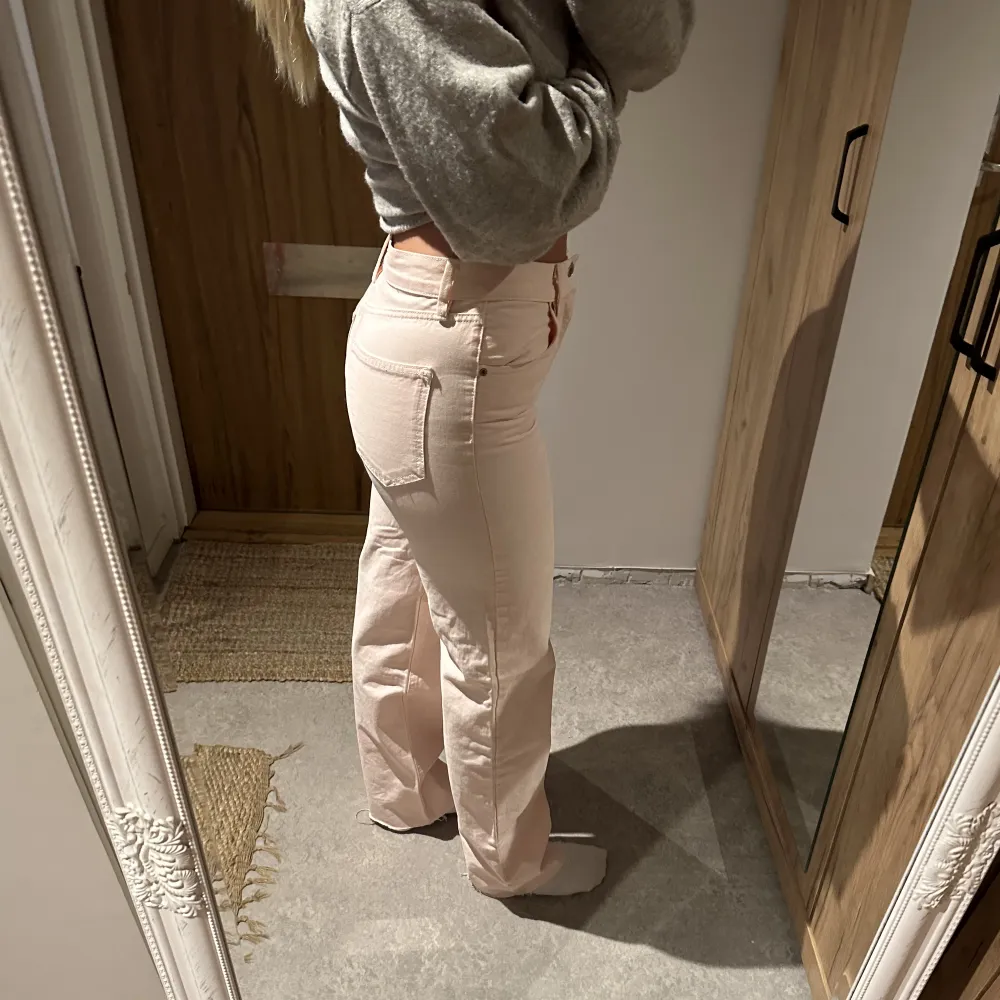 💓Storlek 38 💓Från Zara i ”tall”modell 💓kan skickas, köpare betalar frakt . Jeans & Byxor.