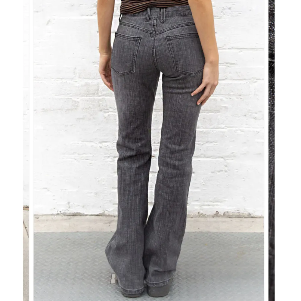 Ett par supersnygga jeans från Brandy Melville. Använda max 5 gånger! Har snörning i midjan. Innebenslängden är 84 cm! Nypris är 420kr men säljer för bara 350!💗 Köpare står för frakt!💗. Jeans & Byxor.