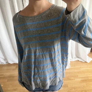 Zara randig tröja  - Säljer randig tröja från zara jätte söt😍