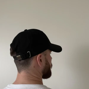 Keps Ace ♠️ Vestiti - Keps i gott skick från märket Ace Vestiti. Vill inte vara med på bild därav har jag täckt mitt ansikte..😅 För fler bilder skicka dm. Skickas eller möts upp i Örebro