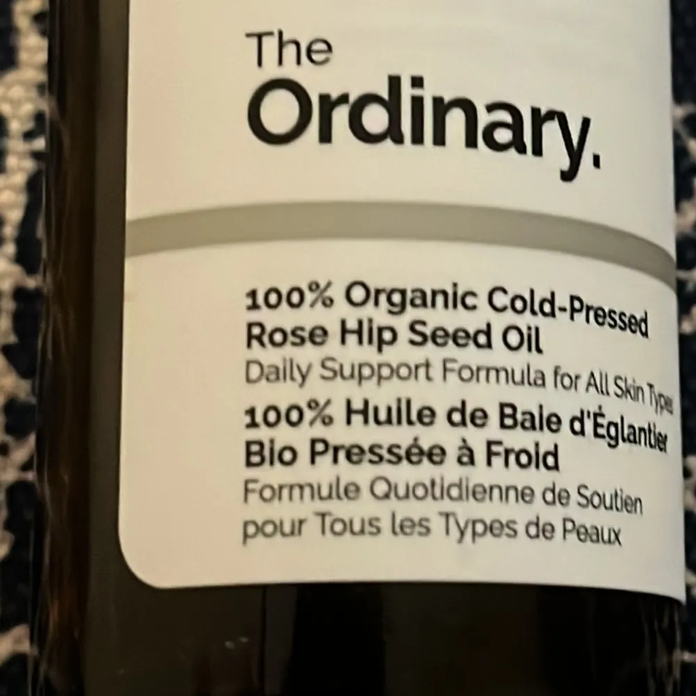 En half full the ordinary 100% organic cold-pressed rose hip seed oil. Nytt pris 150, mitt pris 60. . Accessoarer.