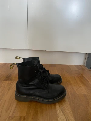 Dr Martens - Svarta Dr Martens Air Wair. Använt skick. 