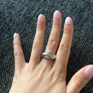 Chunky ring - Säljer en jätte fin sterling silver ring. Stl 7/16.5. Helt ny. Frakt tillkommer på 15kr