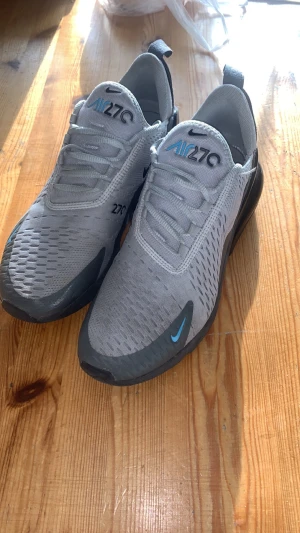 Grå/ blå 270 - Säljer mina 270. Om du köper idag så kan du få dom billigare och så kan jag skicka typ direkt  