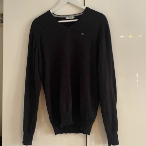 J.Lindberg tröja  - Riktigt schysst J.Lindberg tröja i bra skick, storlek S men sitter som en blandning av S och M