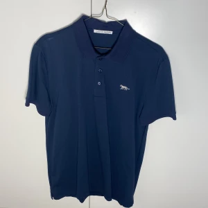 Tiger of Sweden piké  - En stilren tiger piké som är helt oanvänd! Säljer då jag har flera andra och inte behöver denna. Nypris ca 1000kr