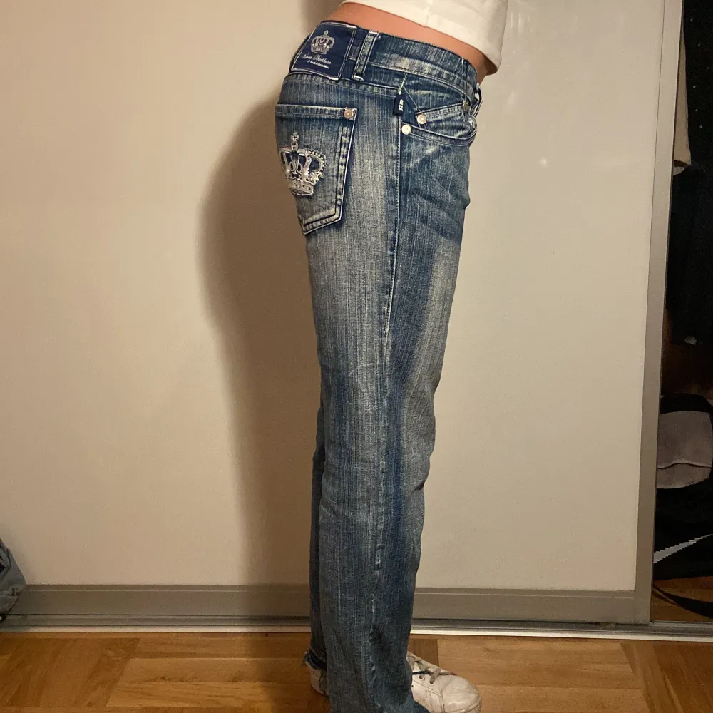 Snygga Lågmidjade Bootcut Victoria Beckham jeans!  🌼 Måtten är innerbens längd 73, ytterben 91 och 72 i midjan.   Jag är 163 cm lång.  kontakta mig om du är intresserad! ⭐️🌷. Jeans & Byxor.