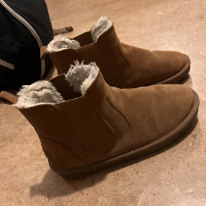 Fejk uggs  - Fejk uggs Super sköna Använda mycket 