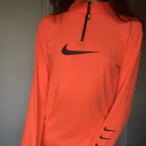 Nike träningströja i storlek S